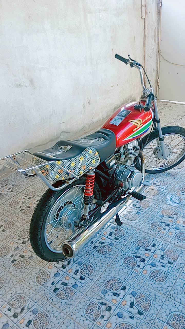 السلام عليكم دراجه للبيع كلك اللي يريدها يندلل احط رقم التلفون ما متواجد على الفيس ***********
