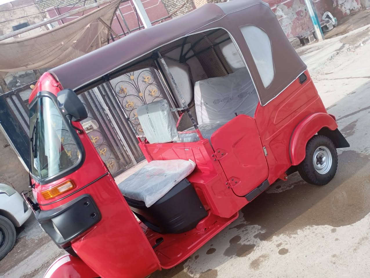 السلام عليكم شباب تكتك للبيع موديل 2022شهر 12مضلع كفاله عامه العنوان بغداد العبيدي  رقم الهاتف ***********
