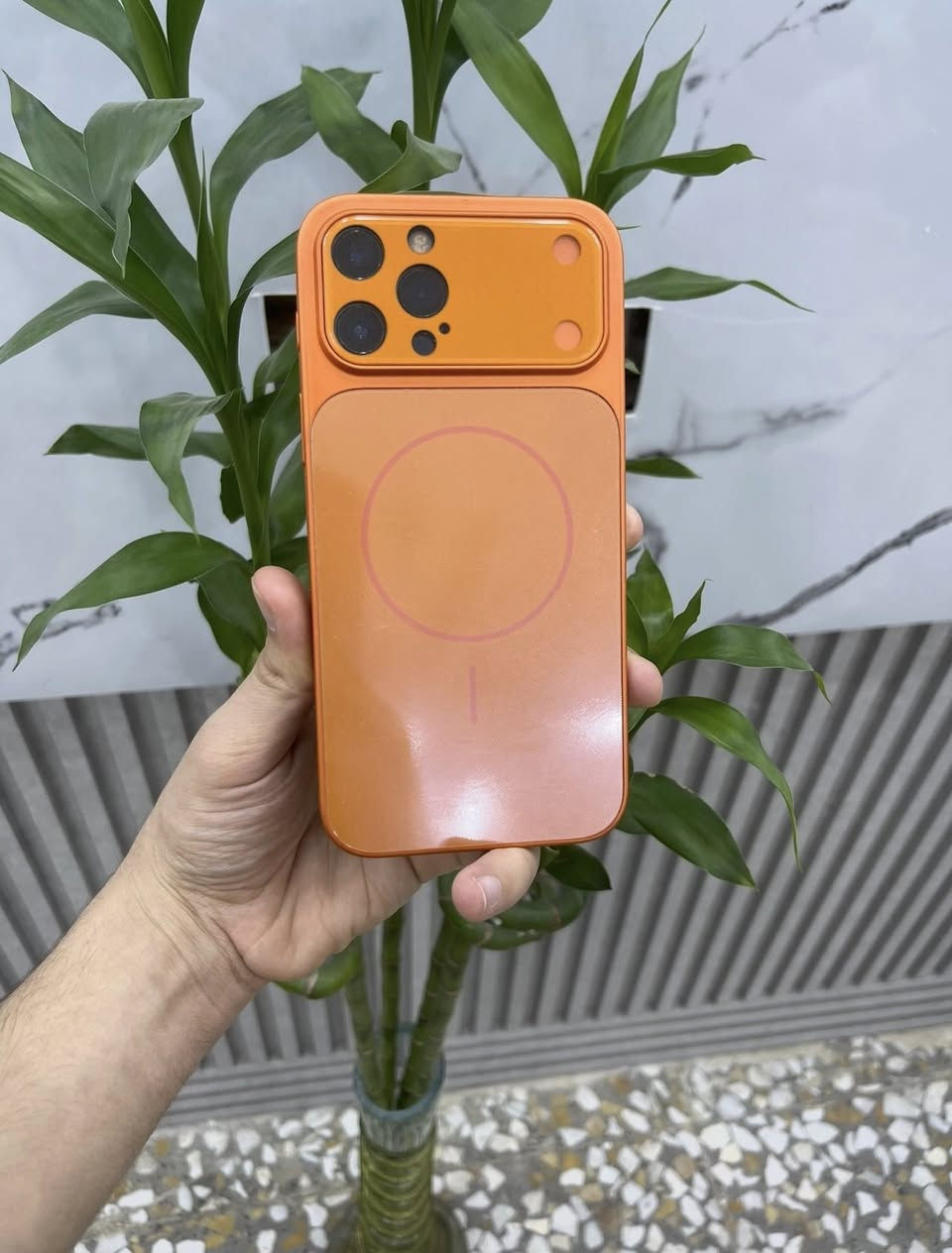 أيفون 12 برو ماكس بدون اي شخوط وضربات
ذاكرة 256
نموذج M
بطارية 100 
الجهاز شرق اوسط ماستر AAA 
 بصمة الوجه شغالة 
 مبدل شاشة اصلية فقط تاخذه وتفحص اذا تجاري يرجع 
السعر ٣٤٠ بي مجال 
وياه حافظة ١٧ برو ماكس وجامة مضلل 
عنواني بغداد حي اور ***********
