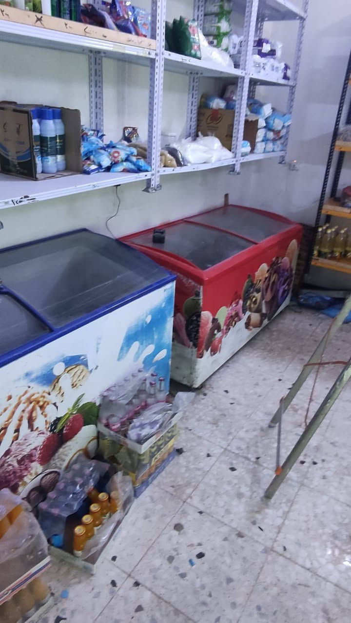 السلام عليكم
اسواق للبيع المكان بغداد حي طارق القديم 
تحتوي على 6 عوارض الايكور التركي 
و3 بطحيات 
و2 سفن كل واحدة طولها, 1.5
الايجار 250 الف 
للاستفسار اكثر الاتصال على هذا الرقم
***********
