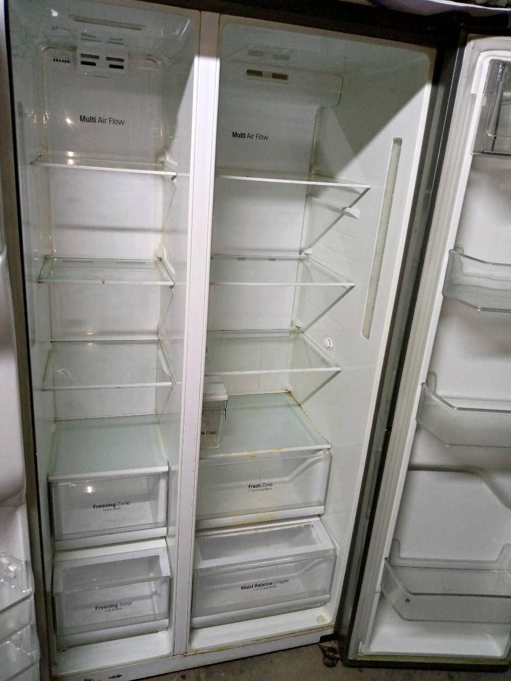 ثلاجه ال جي حجم كبير انفرتر للبيع محتاجينه ودنبيعها الشراي يتفضل خاص مستعجلين على بيعتها نظيفه على الفحص