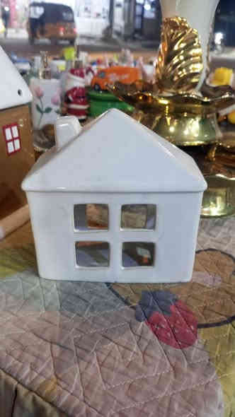 صباح الخير. تحفيات. على شكل. بيت 
متوفر. بحجام. مختلفه.  
متوفر. توصيل دخل طوريج
***********
