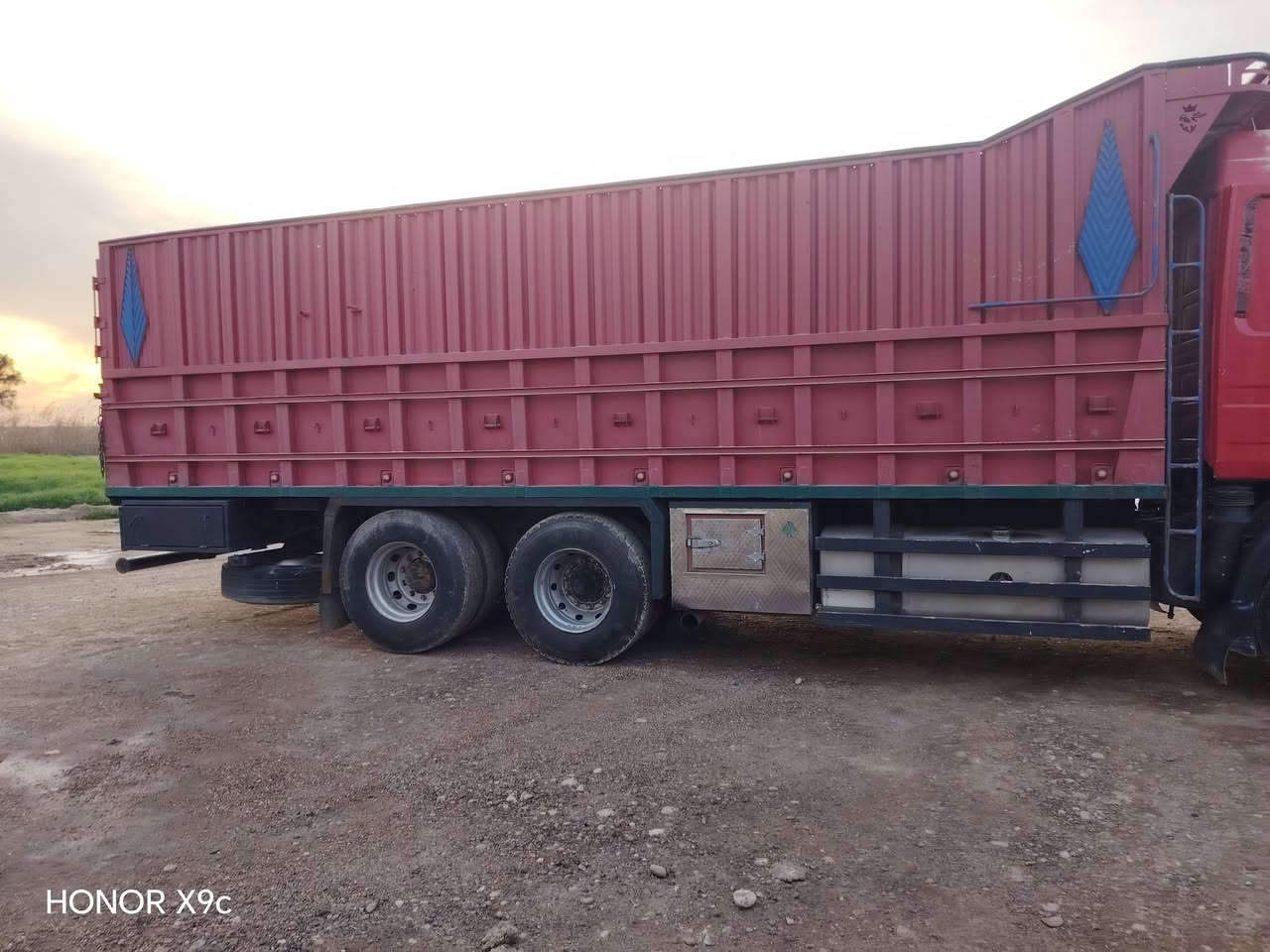 سلام عليكم بدي البيع طول 750 وارتفاع 210 مال سكانيه بدي نضيف ***********
