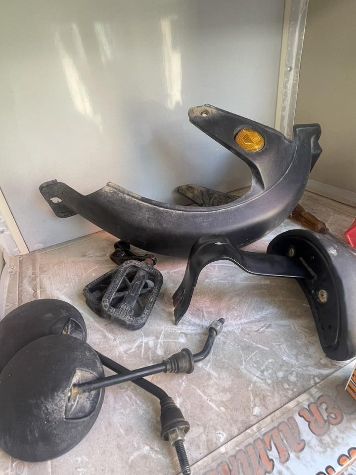 السلام عليكم دراجه شحن R11للبيع المواصفات كله رياضي وغراضه البلاديه موجوده مرايات وكلشي شعاله وبطاريات 32 كبار عنواني البصره حي لاصدقاء رقمي *********** السعر خاص
