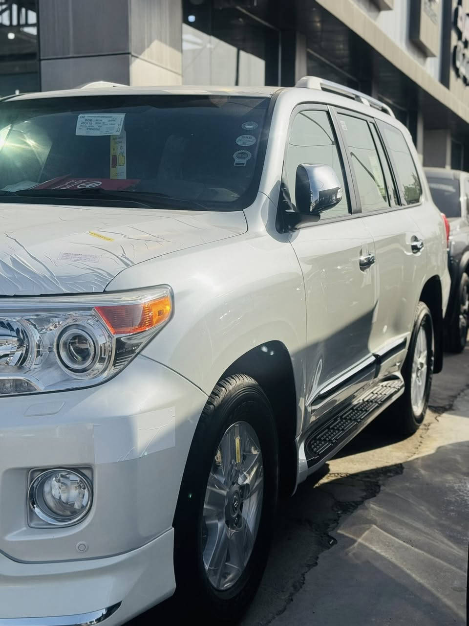 السلام عليكم لاندكروز 15 ساز باب اول قطعه نادره ليدور جديد ولوك ومكفول طك كارتون ستخدام شخصي السياره كفاله عامه من كلشي ماشيه 70 حقيقي شرط الفحص مكينه 4600 للاستفسار  ***********
