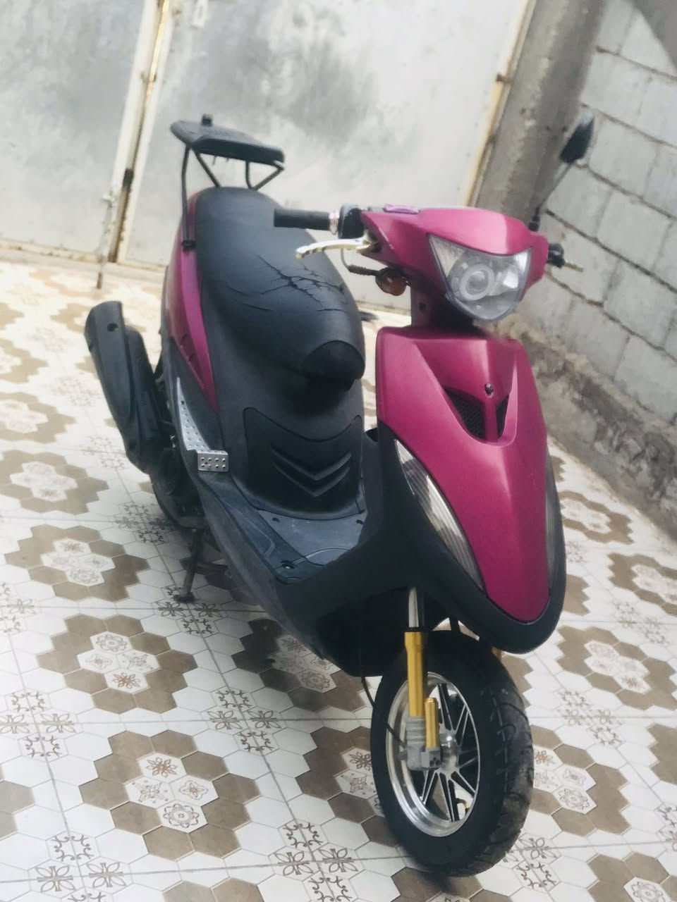 السلام عليكم
ماكس عدله للبيع 

بوشه 55 الدراجه نضيفه بس بيهه لاستيك ولف بدايته 

مكاني حله حي الجزائر 

السعر خاص 

***********
