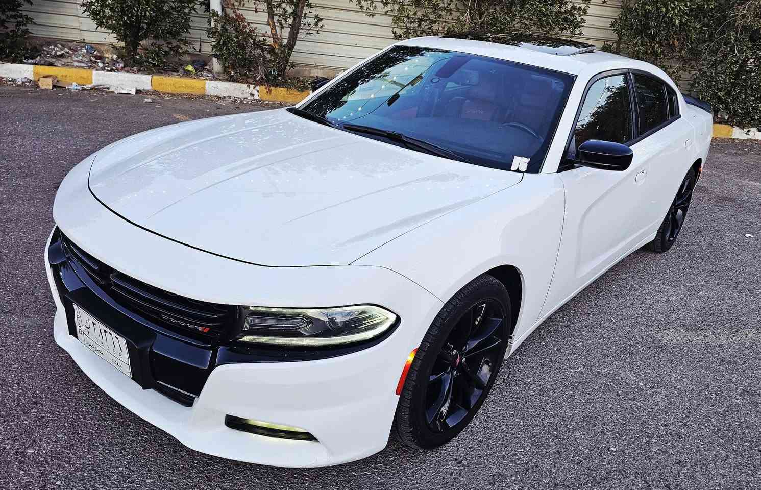 ألسلام عليكم.  للبيع فقط ..
3600
..دوج جارجر 2018 خليجي بلاك توب فول
 ماشية
فقط  53 m
مكفوله عدا صبغ الجاملغ الخلفي وشي بسيط من الباب طخه جدااااا بسيطه .

__المواصفات___
سلايت .........
*مري سود +سبايدر اسود +ويل 20 اسود +بچم اسود 
*كشنات كهرباء تدفئة ....
ستيرن تدفئة....
*كشن حضن رياضي.....
*شاشه كبيره رياضيه  .....
    سستم صوت الباين..... 
  شفتات ستيرن ..... 
*تشغيل عن بعد........
*ويل كب 20 بلاك توب .......
*كامره خلفيه دواره
*حساسات خلفية .....
*شاشه كار بلي......
*كشافات امامية ...
*مرايا حساس .......
السعر 230 مكانهه بغداد شقق حي السلام حي الصدام السكني 
للاتصال ***********
