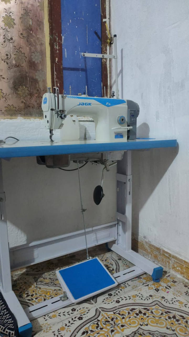 ماكينة خياطة للبيع صارله شهر من اشتريتة سعر 450 بيها مجال
***********
