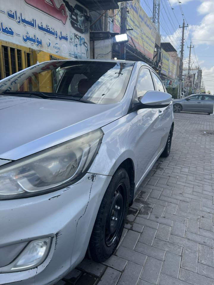 اكسنت رصاصي مديل 2016
ماشية 256 
 سيارة خليجي 
رقم بغداد 
سنوية وهزة جديدة 
اشاير مري 
سيارة بيها جاملغ عكس السايق مصبوغ 
وبيها طخات موضحة 
مكينة وكير وكفولات 
تتدفئة تبريد 
سيارة مشروع وطني 
سيارة موجودة بالكرخ 
السعر 87وبيها مجال بسيط 
الاستفسار ***********
