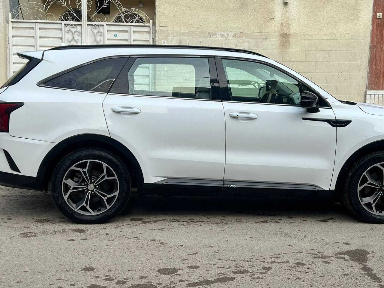 السلام عليكم
كيا سورنتو موديل ٢٠٢١ رقم بغداد امريكي
السعر ١٧٩
المواصفات 
شاشه كبيره مع كامره دواره 
 انظمه قياده 
قطعتين تبريد 
7راكب 
رادار امامي مع رادارجانبي
توقف ذاتي عند الاقتراب 
ويل كب 
محرك 2500
تحديد مسارً
لايت زنون 
وباقي المواصفات المعروفه

صور ا لحادث   داخل المنشور 
مكان السيارة بغداد حي اور
للاتصال ***********
