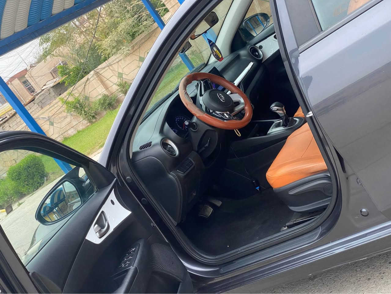 "سيارة سيراتو 2020 خليجي، استعمال شخصي، ماشية 58 ألف كم. تتميز بالشاشة والكاميرا والمواصفات المعروفة. السيارة في بغداد، رقمهابغداد  بسمي، تحويل ثاني يوم. يوجد بعض الرصعات البسيطة مثل ضخات بسيطة على الدوسة ورصعة بجاملغ الخلفي، وكذلك شخط. السعر 141 ألف. يوجد مجال للتفاوض. يمكنك زيارة السيارة والتحقق من حالتها بنفسك." الفارس, صلاح الدين


**إذا كنت صاحب هذا الإعلان وتريد حذفه لأي سبب، رجاءا أرسل رسالة إلى الدعم الفني**