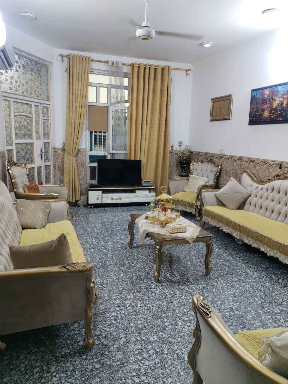 السلام عليكم
بيت للبيع

المساحه ٣٢٥ متر

حي الاسرى الزراعي مقابيل فلكه عبد الكريم قاسم

للاستفسار ***********
