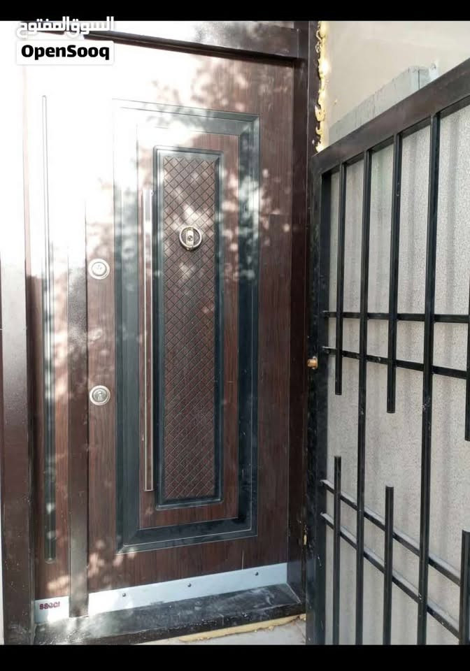 للبيع بيت زراعي ملك صرف بستان ابو نايلة بظهر معارض الوقف المساحة ٥٠ متر الواجهة ٣،٥ م يحتوي على ٣ غرف نوم وحمامات ٢ وصاله ومطبخ السعر ١٢٥ مليون وبي مجال بسيط للاستفسار الاتصال 
***********
