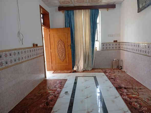 السلام عليكم بيت مع قطعت ارض للبيع المساحة 750مساحة البيت 300بناء حديث الأرضية بورسلين والسقوف ثانويه بي اثنين اغرف وحده 4/5وحده4/6وصاله وحمام داخلي ومطبخ 6م وهول مع درج ومضيف 4/8 وجملون عرض 7وطول11 البيت مشجر بي 10نخلات مثمرات والباقي شجر فواكه خدمات كامله ماء وكهرباء ومولد ذهبي ومنضومه كامرات مدارس عبر الشارع ابتدائيه ومتوسطة وعداديه سند 25بسمي اقرار محكمه العنوان قرب طويريج يم سيد محمد العابد تيل 440السعر70وبي مجال الرقم ***********
***********
