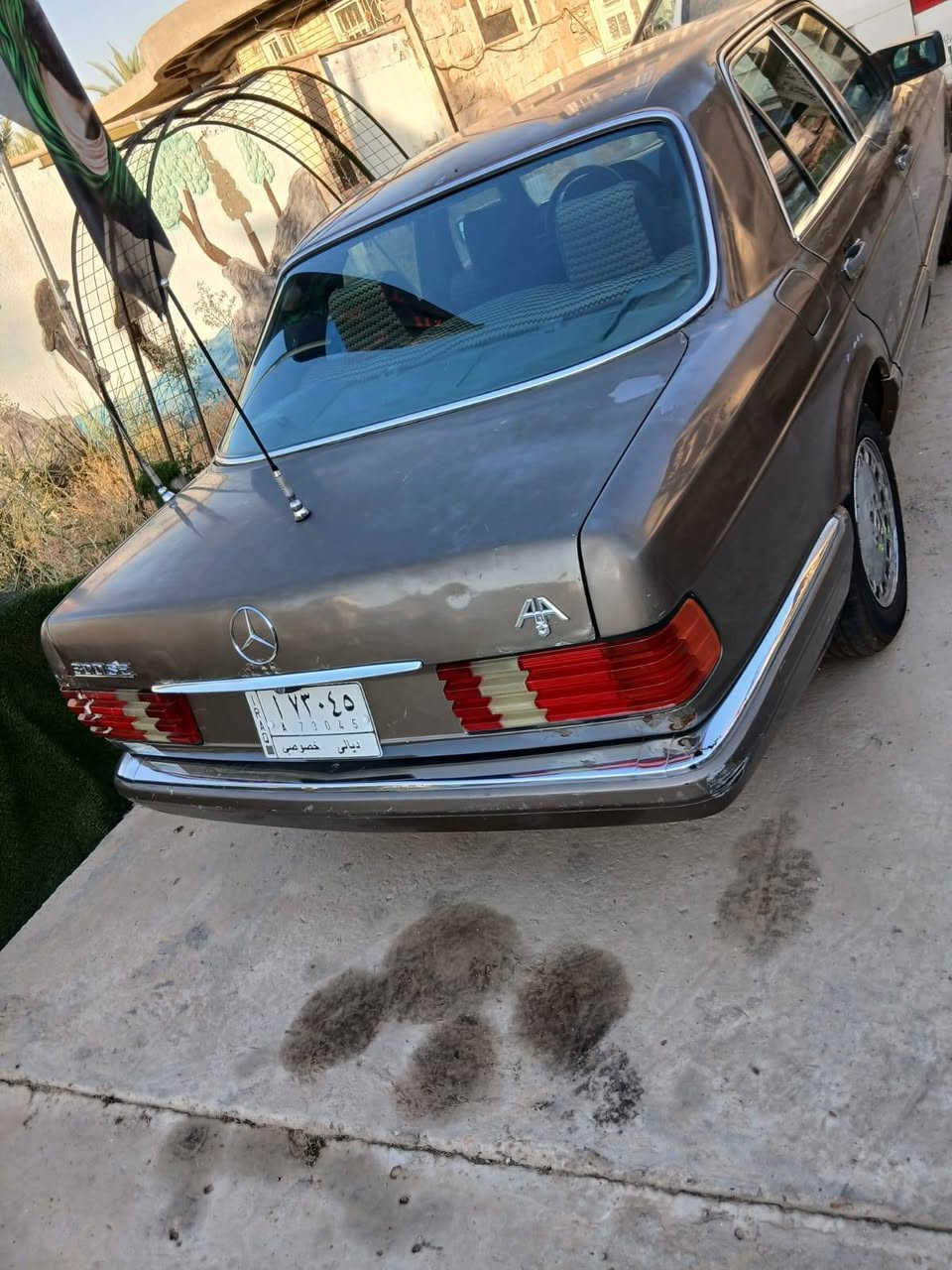 سلام عليكم
@مارسيدس رئاسي 300SE - 1996

كير و محرك بلادي عنكبوت ( قبق اسود) 

سياره بلاديه كلها 

كهربائيات كلها شغاله

تبريد فقط ليك قطعتن

سياره بيها قطع صبغ ابيع احزام من الاخير 

الغرفه الكشنات كلها نضيفه 

بلكات جديده 

نوزلات جديده 

دبل فيت بم ( بوش ) 

منظومه البانزين جديده كلها

عنكبوت صافي 

قواعد دبلات بلاديه لا كص و لا تصليح و لا خياس 

حادث مابيها 

السعر 65 بيه مجال بسيط 

الاستفسار :- *********** مكان بغداد 

بدون مواعيد كاذبه رجاء
