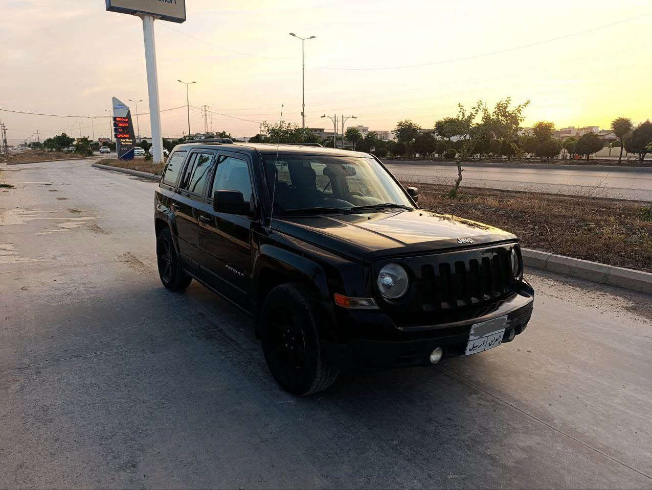 سەرەتا بەناوی خوای گەورەی میهرەبان جێپ پاتریۆت ٢٠١٧ یەک پارچەی بۆیاغە تۆزێک تەعدیلی هەیە لای سەکن ڕەقەم هەولێرە دوو عەیبی هەیە درایم شەفتی لای سەیاق تەقەی دێ لەگەڵ سەنەوی بەسەر چوە دەنا سەیارەکە زۆر پاکە ١٠٠٠٠٠ ڕۆیشتوە شوێنم لەڕانیە سعر ١٢٥ گەڵا و معامەلە ژ.م *********** *********** رانية, السليمانية
