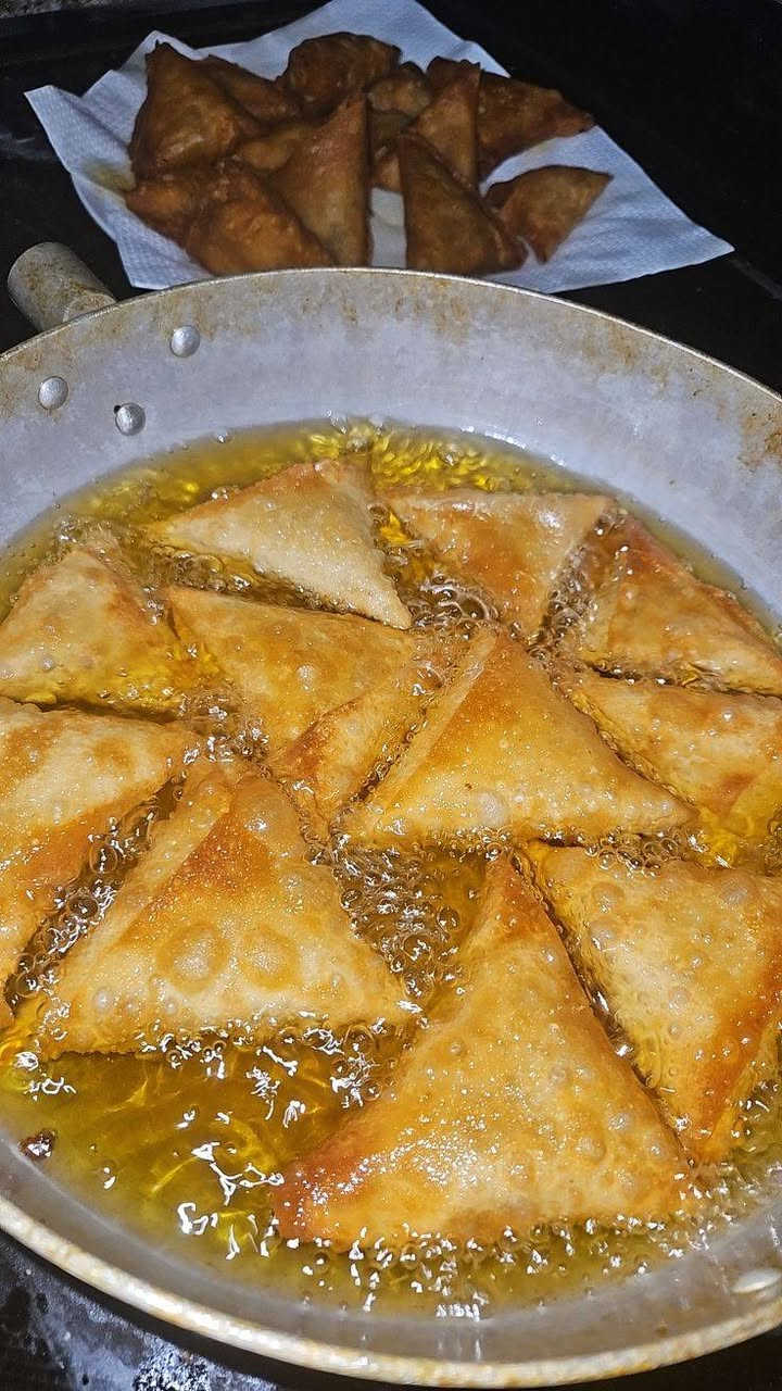 السلام عليكم 
اكل بيت الصور امامكم 
يوجد توصيل لجميع مناطق الناصرية والاقضيه 
للحجز واتساب فقط ***********
