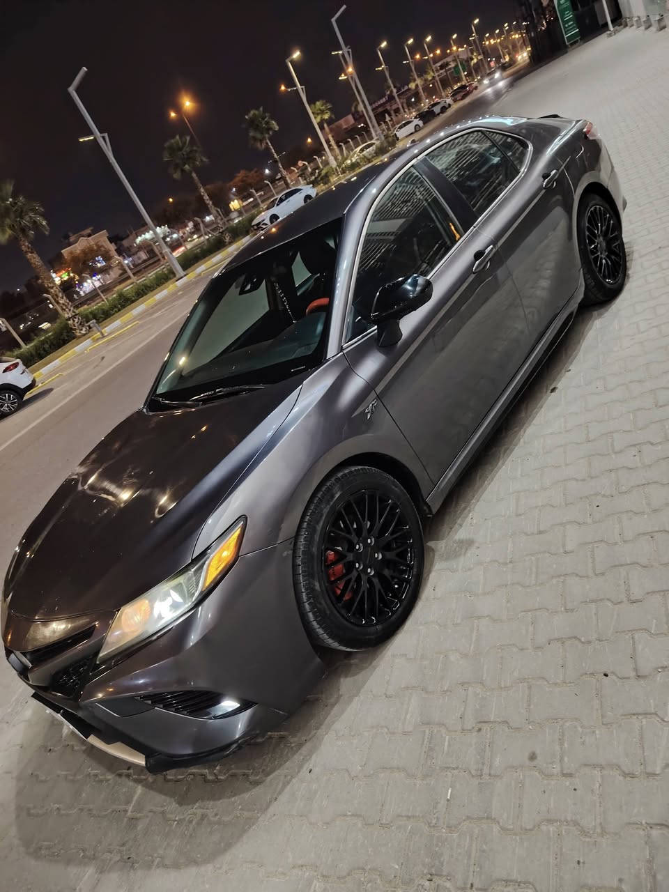 السلام عليكم
كامري للبيع او مراوس حسب القناعه 
2019 اس اي بلاك اديشن اكسيريس سياره ماشيه 98مايل بيه قطعتين صبغ سونار. بالمنشورتخم تاير جديد صدر شاد جديد جاهزه
مواصفتها كشن جلد وكهرباء شفتات بالستيرن شاشه كامره تحكم ستيرن جهتين رادار تحديد مسار رادار مانع انزلاق السعر 165 
*********** واتساب
