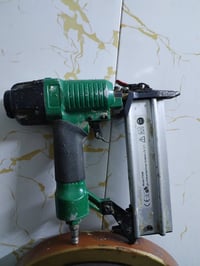 مسدس هواي بسامير  كل حجام البسامير يصيرله ٢٠ مكني بغداد ٠٧٧٢٣٢١٦٠٤٦