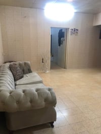 شقة للبيع في (الكرادة_ ساحة الواثق _ شارع 42) تتكون من (صالة_ مطبخ_ حم...