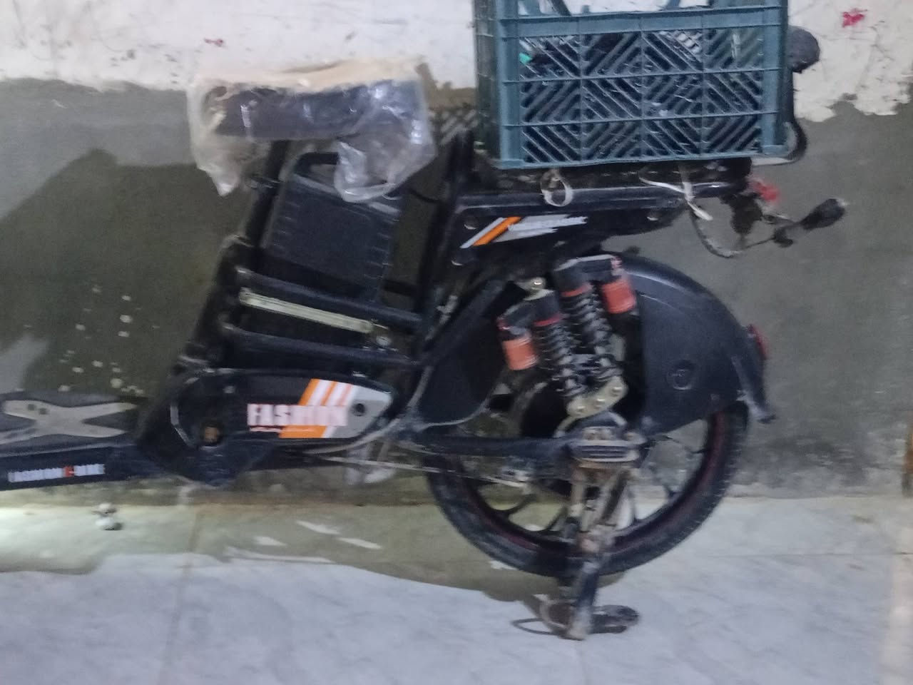 السلام عليكم
دراجة شحن نظيفة حجم 26/بطاريات جديد من الوكيل بيع مال مستعجل السعر/200/ العنوان نجف ابو صخير/***********
