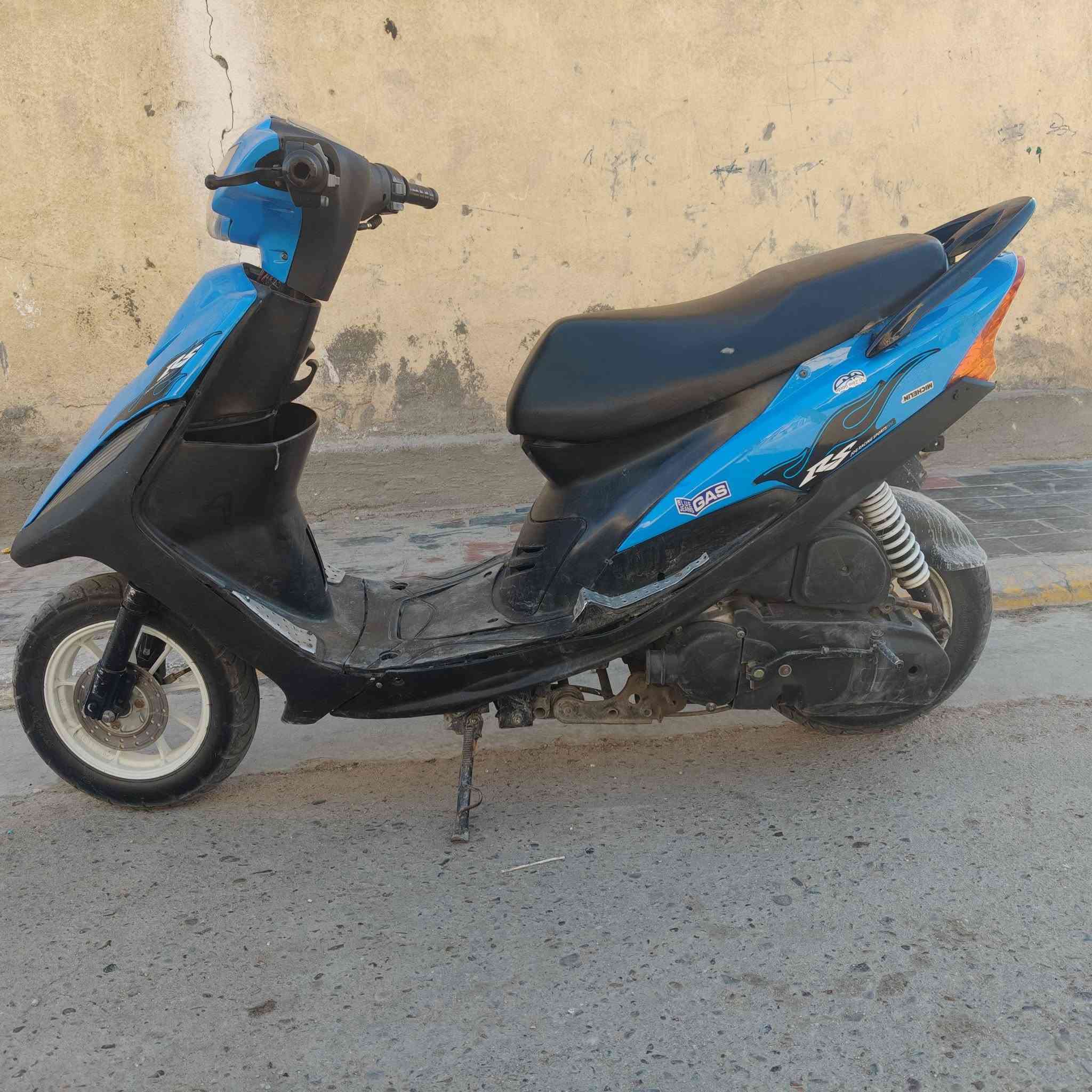 سلام عليكم دراجة ماكس عدلة بوشة 55 عقل 9 نمر كهربائيات شغالة هندر سلف يشتغل بس باتري عوزة دشبول شغال  عليهة تزويد رياضي السعر 500 ***********
