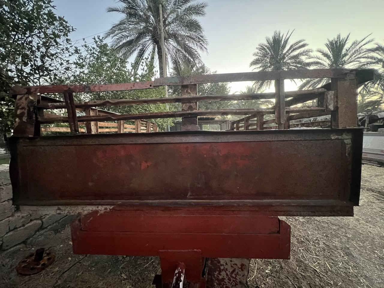 السلام عليكم ورحمة الله وبركاته عربانه حدادي للبيع تايرات جددها جديده المكان كربلاء الحسينه الاتصال على الرقم ***********
