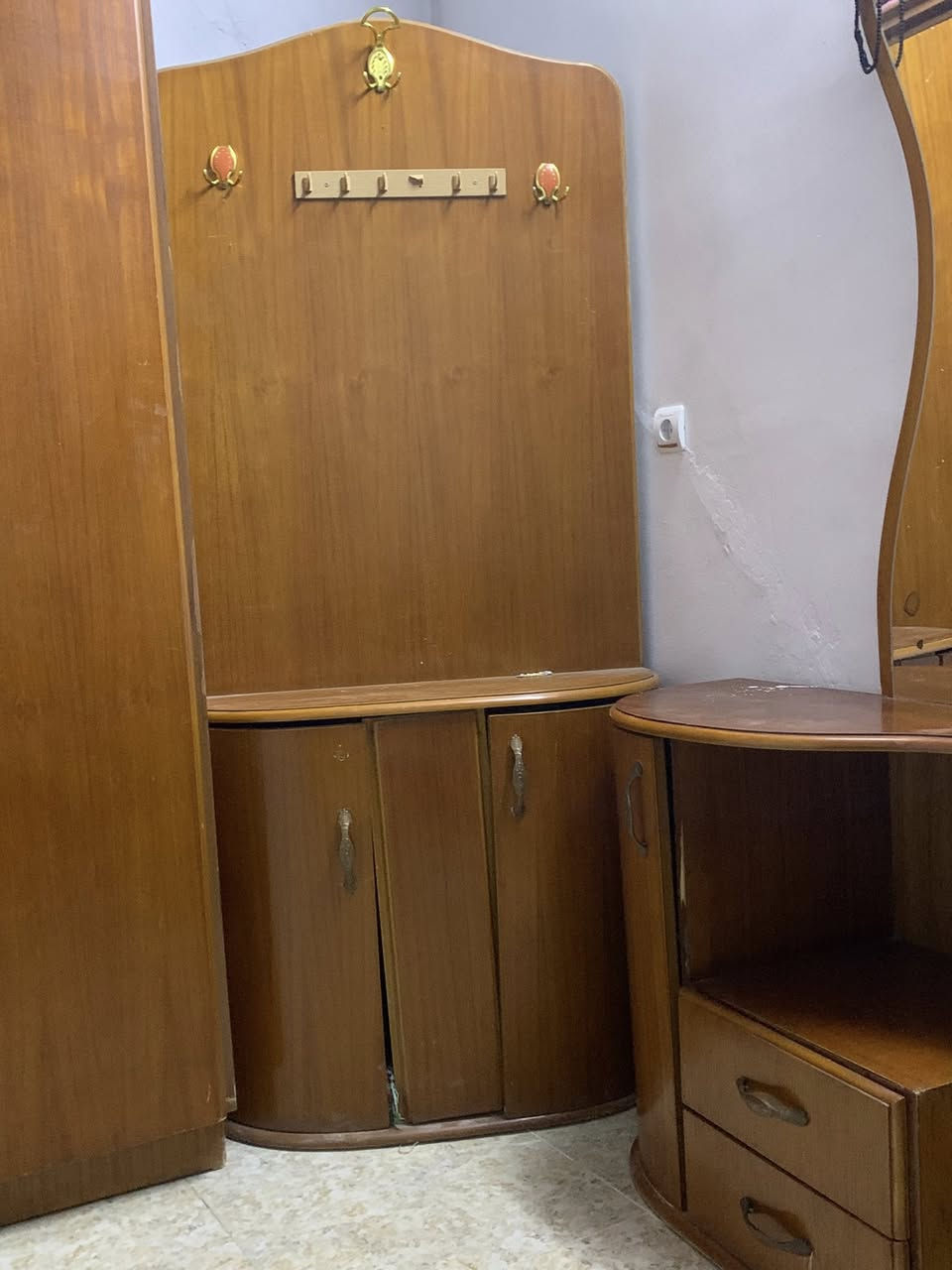 السعر قيم وأخذ غرفة نوم صاج مستعملة شي قليل نضافة فول مال بيت الياخذها ما يخسر ابد
للاستفسار ***********
