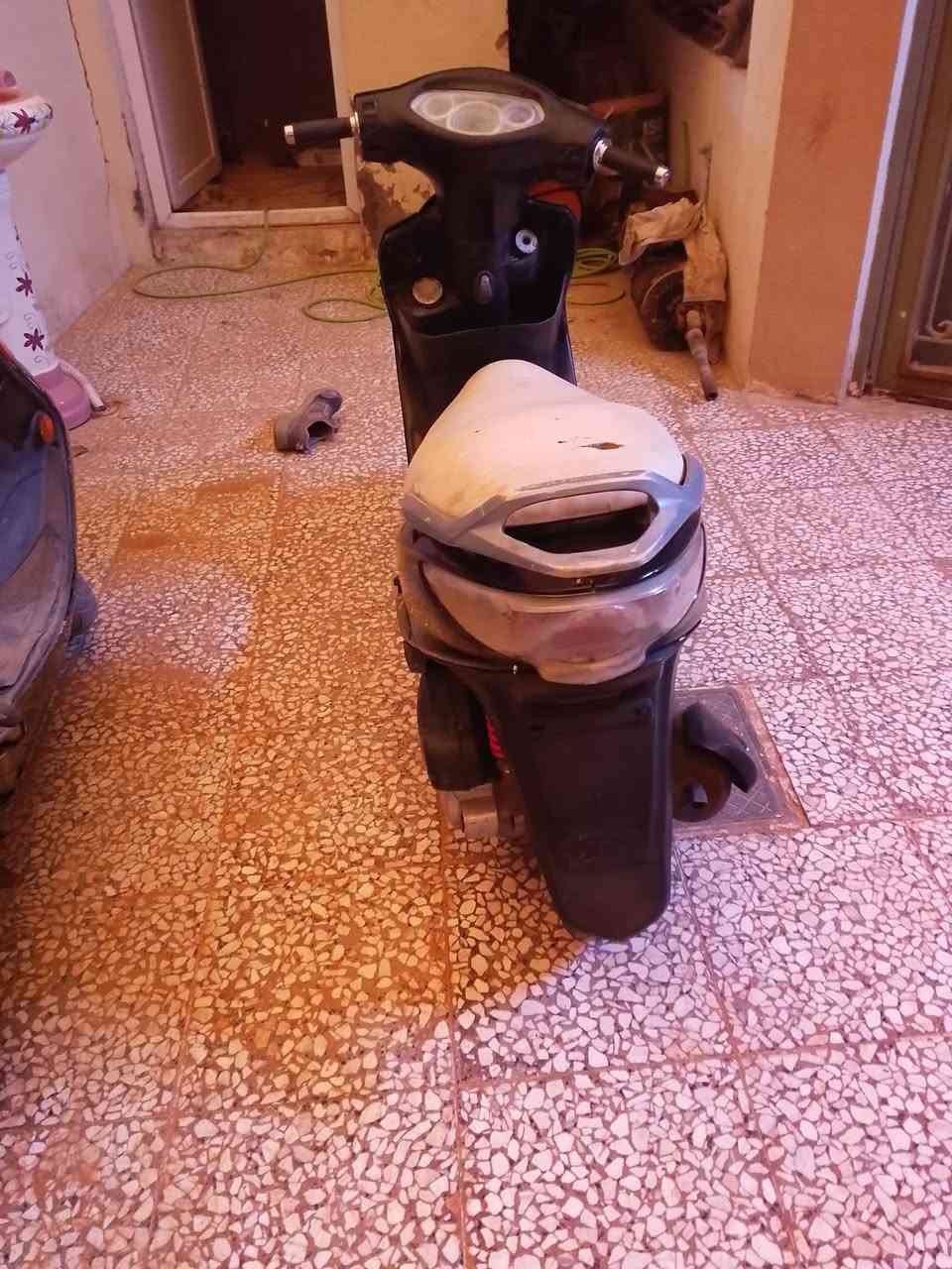 السلام عليكم كامكو جي فور للبيع دراجه نكره سلف مفتوحه كهربايات كله شغال جديده باتري جديد تايرات جديده تخبل كلشي ما ناقصه ريده ب375وبيه مجال للطيبين رقمي ***********مكاني نجف كوفه
