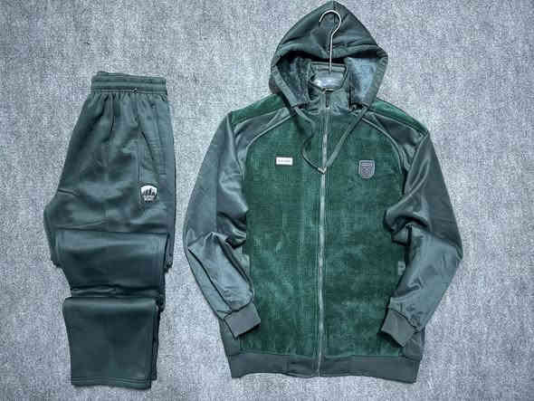 يارزاق 
تراك مرثون مبطن خامه ثقيله يجي 6الوان 
تراك درجه اولى قياسات من Lالى XXXL
عنوان المحل بابل سده الهنديه شارع الموبايلات ازياء السيد 

يوجد خدمه توصيل 
واتس اب ***********
