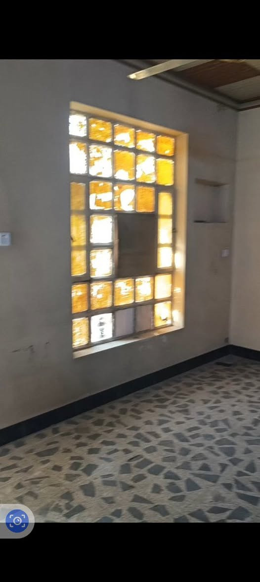للايجار 
دار المساحة 200 متر يحتوي على 
غرفتين صاله استقبال مطبخ حمام
الارضيه كاشي حي الشهداءالظباط الرابعه 
 بظهر شارع 40 التجاري أبو النسور 
للاستفسار اكثر 
*********** واتساب
***********

