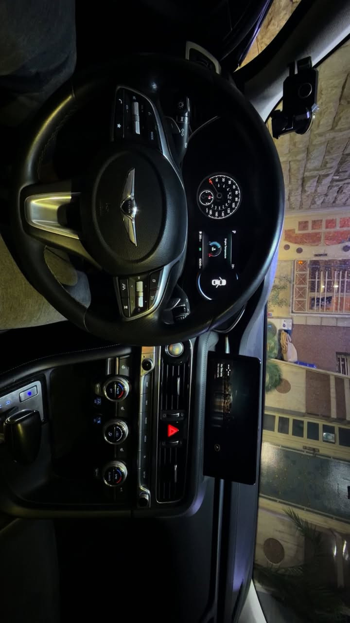 السلام عليكم
جينسس G70 2023 للبيع 
اسود ملكي  بجم كبس 
فول مواصفات عدة البنوراما 
ماشي 60 الف كيلو 
محرك v4 توربو 
للستفسار ***********
