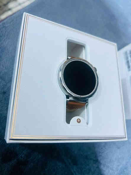 للبيع: Huawei Watch GT 5 – 41mm – Silver
الساعة أصلية ونظيفة، شبه جديدة.
العلبة والسوار والملحقات كاملة.
لون سيلفر وسوار جلدي.
رقم *********** 
او مراسله خاص 
بغداد حي العامل

