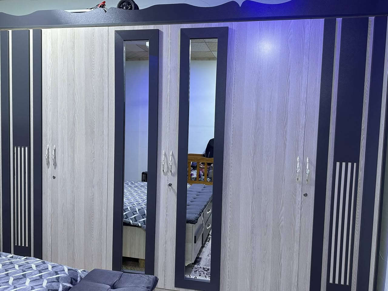 غرفة mdf درجة اولى نضافه 100% شرط سعره مليون و 800 واتساب ***********
