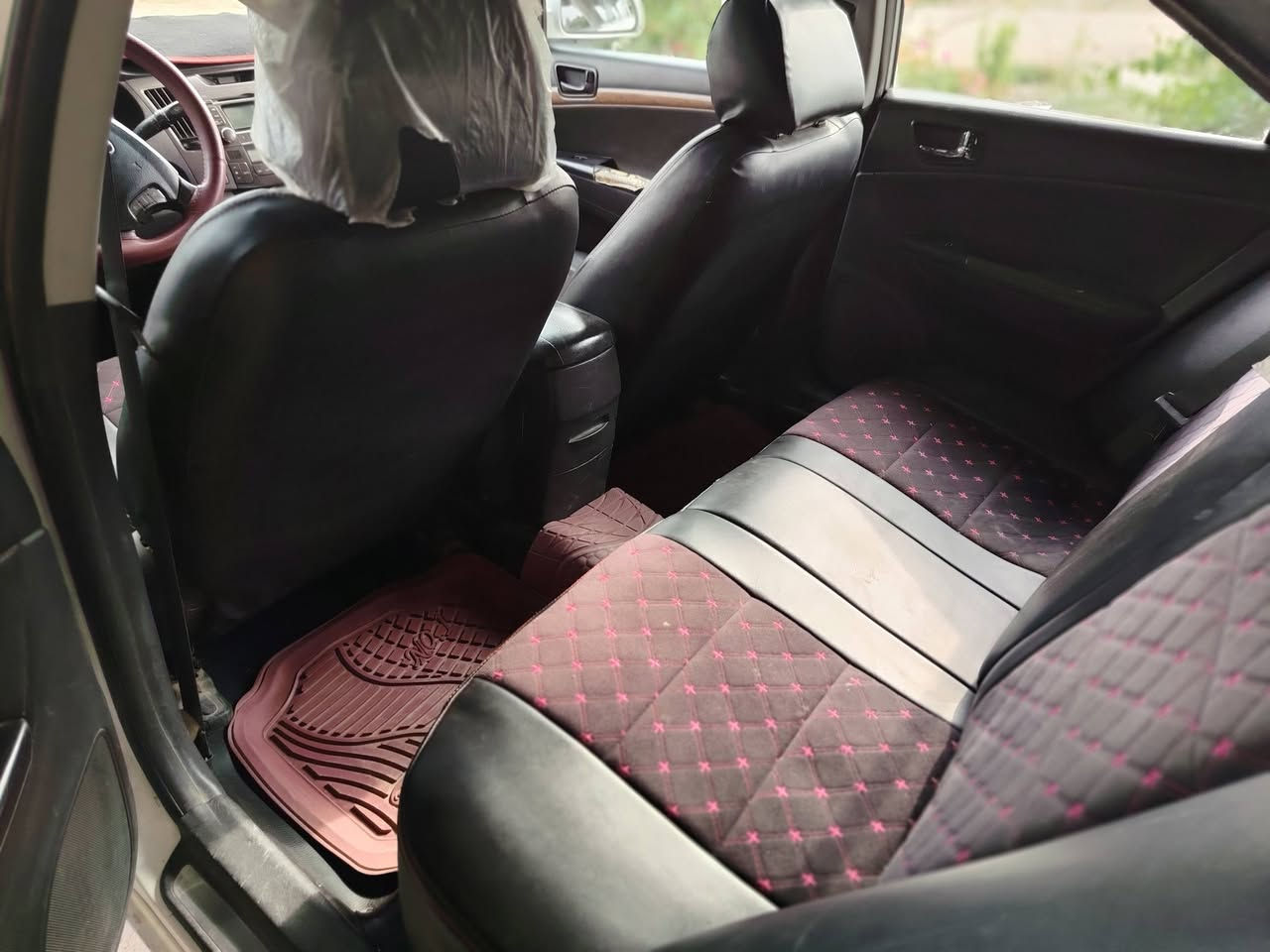 سوناتا للبيع ٢٠٠٩ رقم بغداد بإسمي جاهزه من كل شي تخم تاير صدر جديد مكينه ٢٤٠٠ كير ٥ نمر جاهزه مال جناي بيهة چاملغين وبابين خلفيه صبغ اثر شخوط السعر ١١٥ مكان بغداد 
***********
