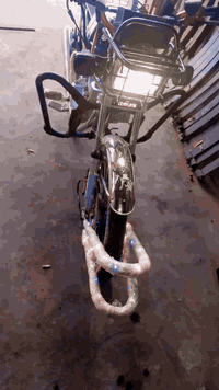 السلام عليكم لبيع دراجه مديل 24محدثه25دراجه حلوه مكاينه مامفتوحه لكج مالتها عنبار دراجه منفيز موجود 
دشبول كتروني مكان الدراجه سامراء السعر 700وبيها مجال للشراي الستفسار /***********
