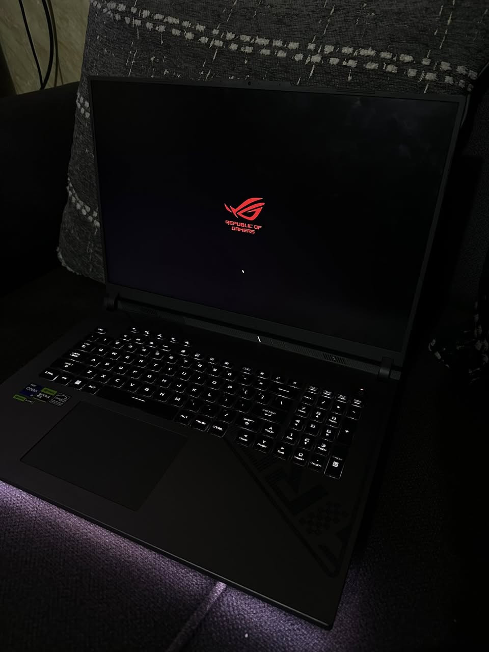 ASUS ROG STRIX G16
RTX 4070 8GB vram
i9-13980HX 
18 inch 2.5K 240hz ips
G-sync & dolby vission
1.TB M.2
16gb ddr5 
مستخدم 5 اشهر نضيف كُلش
2,500,000
بغداد


**إذا كنت صاحب هذا الإعلان وتريد حذفه لأي سبب، رجاءا أرسل رسالة إلى الدعم الفني**