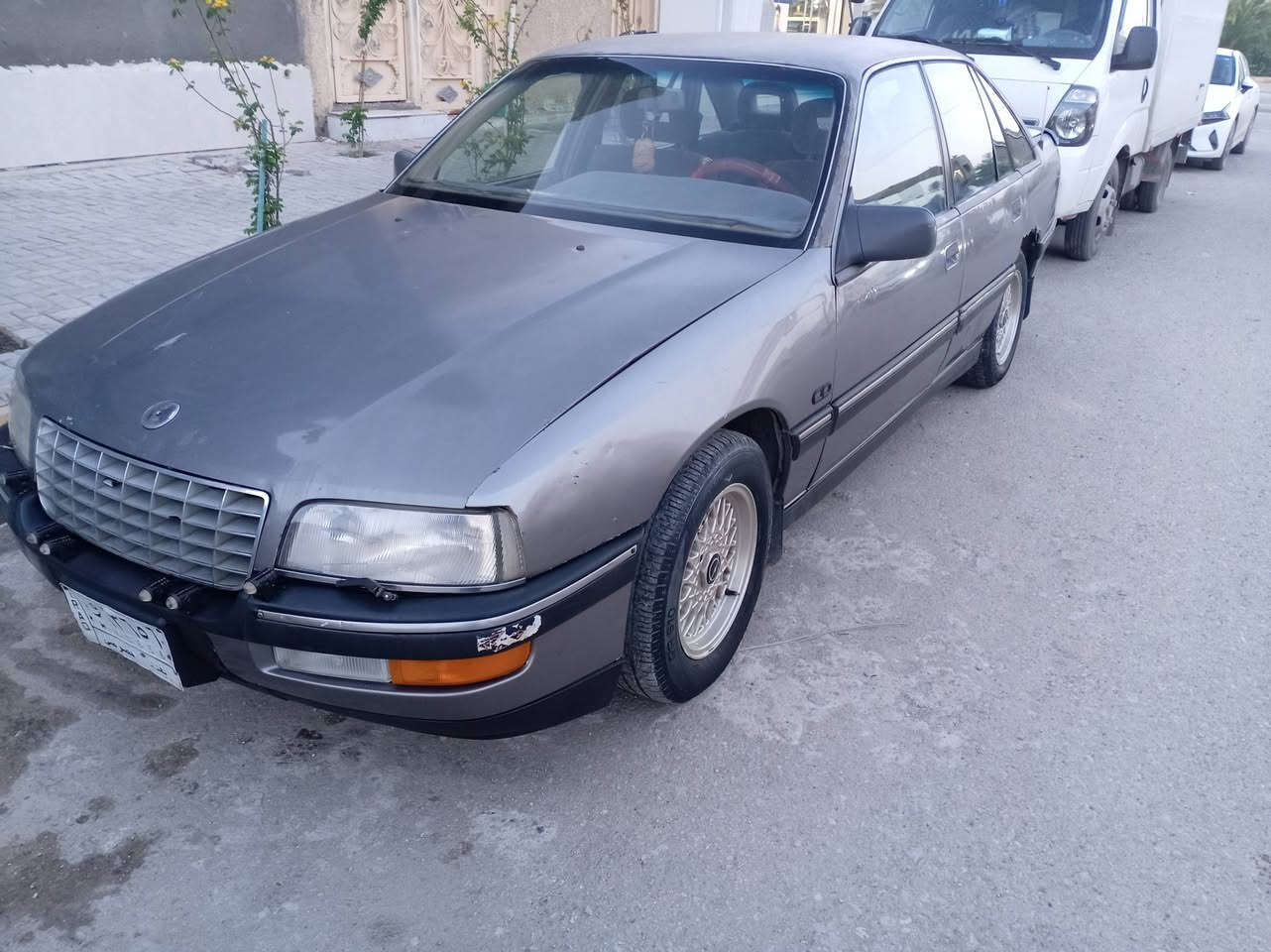 بسم الله الرحمـن الرحيـم
سيارة اوبل سنتور للبيع

موديل 1990

السعر 28 وبيه مجال 

رقم بغداد  بسمنا مداور ثاني يوم 

سياره ابلاديه ونظيفه كلش تبريد

مكينه وكير ففتي حاويه بجيس

حداديه نظيفه كهربائيات كلها شغاله وبلاد تخم تاير جديد باتري جديد

وهذا رقمي وانا غير متواجد على الفيس وهذا رقمي *********** علمآ السياره موجوده في السماوه
