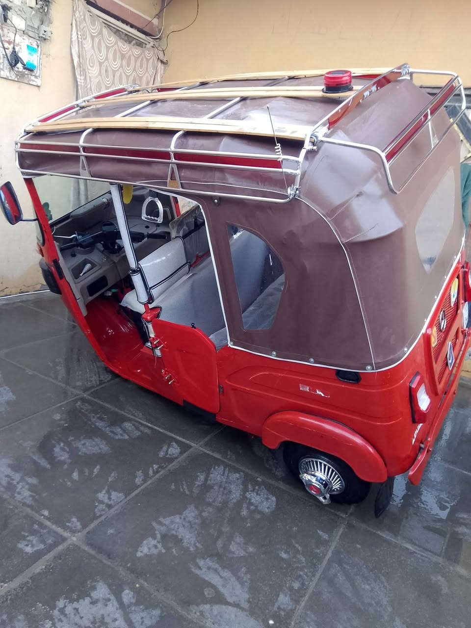 السلام عليكم تكتك موديل 22 شهر6 تكتك كامله مكمله سفريات دوشمه تايرات جدد جنبزه خير من الله كفاله من التنقيص ولتبخير تكتك مال جناي متخسر عليها ربع كهربأئيات كولها شغاله دبل اشاير صطاب يمنه يسره تكتك تخبل رقم وسنويه شرط تحويل مستعجل على بيعتها سعرها8 ونص وبيها مجال قليل  *********** مكاني الزعفرانية شارع معمل الغاز
