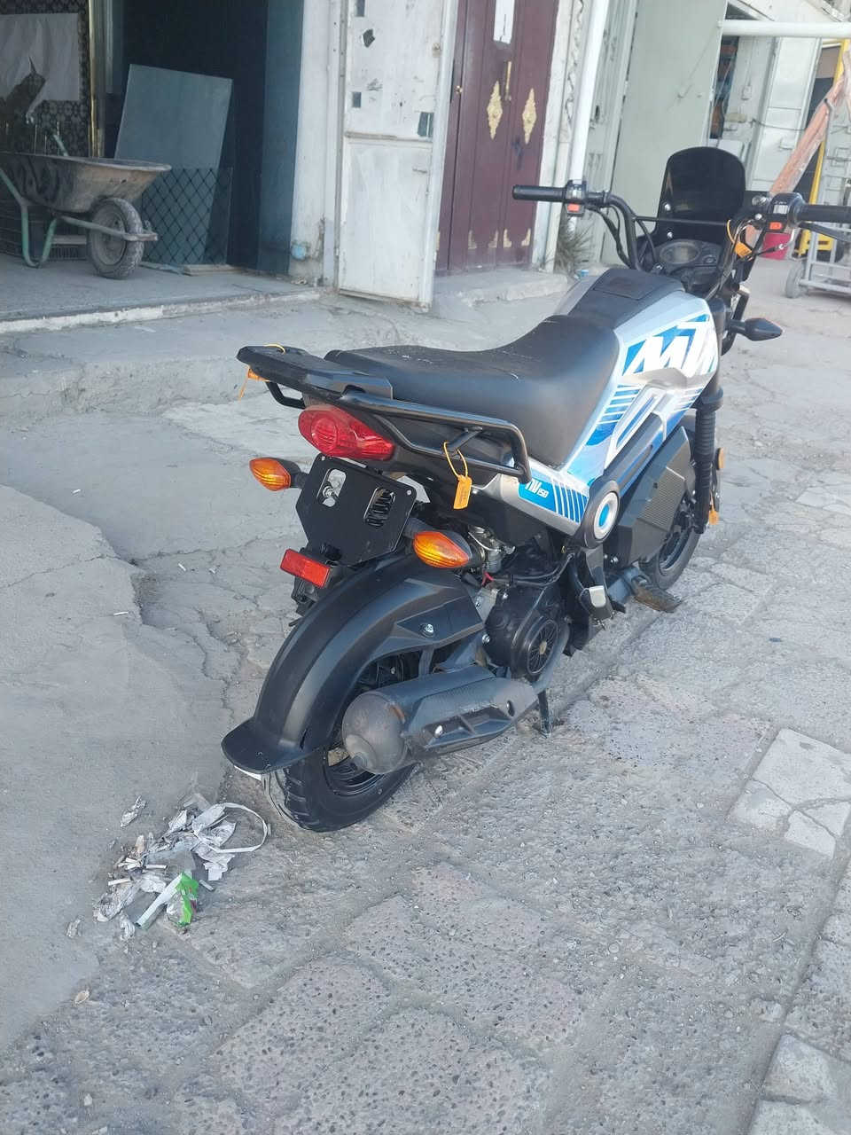 سلام عليكم اخوان للبيع دراجه هونده كلاسك دراجه مكفوله كفاله عامه بس كيلو متر مالته واكف مال سره الباقي كله مكفول سعر ١١٠ مكاني بغداد الشعله هاتف ***********
