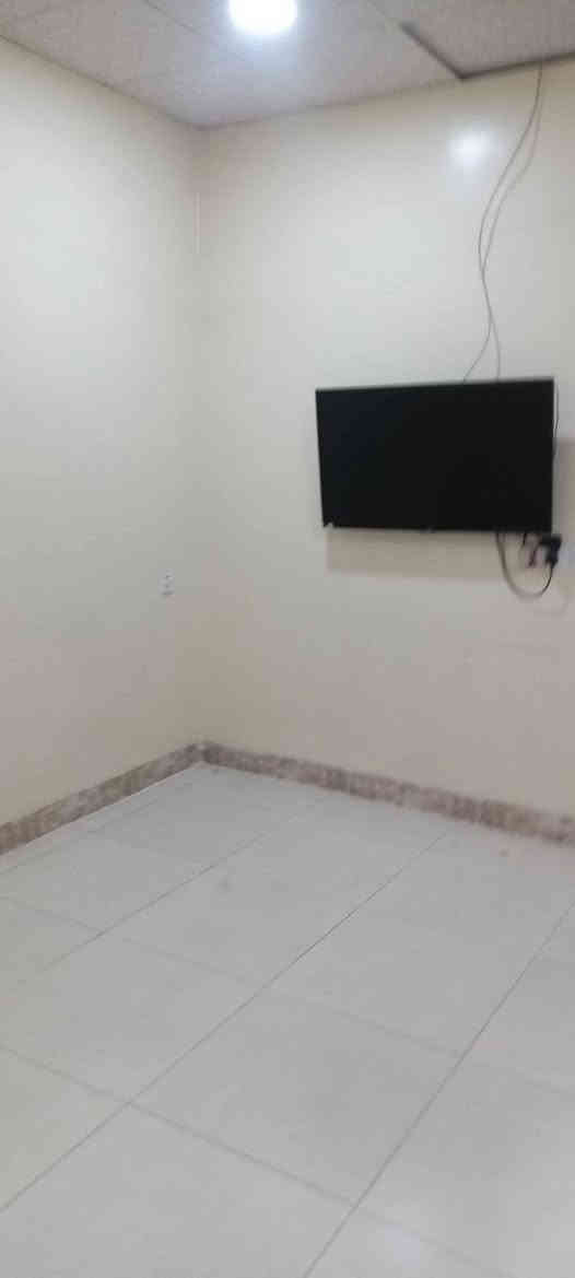 دار للبيع زراعي مساحة 150متر طابق واحد موقع حي واسطي المعوقين غرفتين نوم واستقبال هول مطبخ وصحيات كراج البيت فول سيراميك سقف ثانوي السعر المطلوب 110وبي مجال  اي استفسار عله خاص او اتصل بل رقم  ***********
