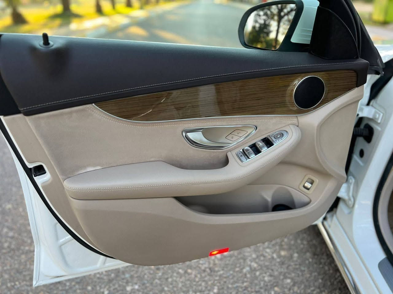 سلام عليكم مارسدس 2015  خليجيه كفاله عامه ماشيه 81  السعر 200 وبيه مجال بسيط غير متواجد علئ الفيس ***********
