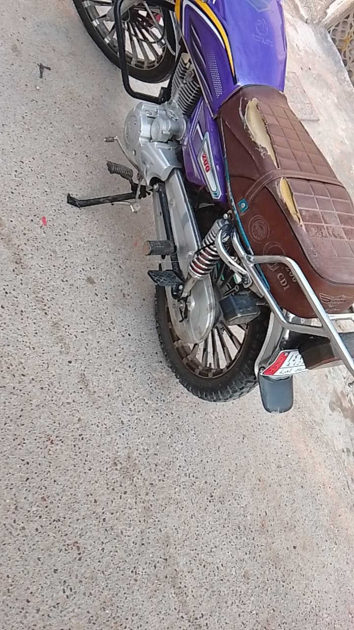 السلام عليكم دراجه ايران للبيع موديل 24 دراجه خير من الله نقصها بس كتف شحن السعر 700 وبيها مجال الى حق الجيه الشرايبي خير ويتدلل ***********
