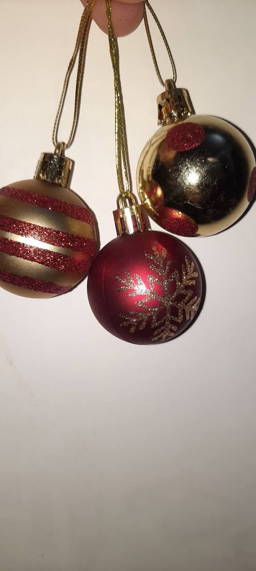 كرات شجرة كرسمس اكثر من خمسين كرة السعر 6000
للحجز والاستفسار واتساب              ( *********** )
