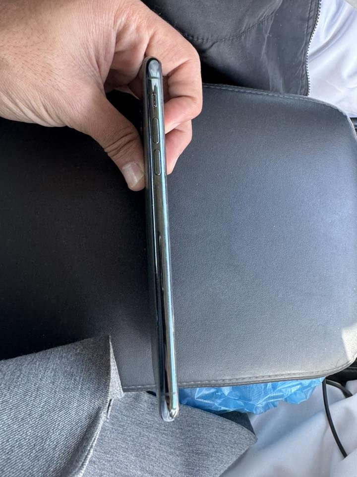 السلام عليكم
آيفون ١١ برو ماكس مكفول من شدخ أخذته اول مانزل بمليون ونص ع إيدي مامبدل بس لزكة  كفالة بطارية ٩٠ لا معاليه ولا طاب تصليح وجهاز ضامة صار اكثر من سنتين نموذج m ذاكرة ٢٥٦ لاستفسار 
***********
