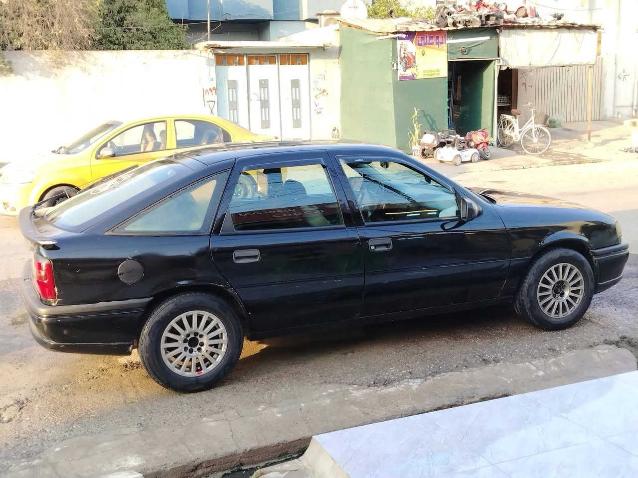 اوبل فكترا
🎯اني صاحبها الشرعي
⬅️حجم 18 كير عادي 
⬅️مويل 1992محدثة 1995
⬅️سيارة مسستمة 
🔊سستم سماعات كامل 
⬅️جمات كدام تنتة مري كهرب 
⬅️كشنات  وضع شركة 
⬅️  غرفتها وداخل شركة 
⬅️طخم تايرات ويل كب
⬅️مكانها موصل الايسر 
⬅️السعر 42وبيها مجال 
📞تواصل خاص او الاتصال على الرقم 
‏‪0774 638 7452‬‏
