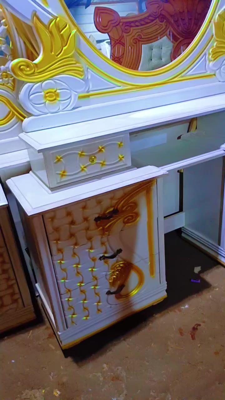 يوجد لدينا مواد منزليه في معرض ومزاد البركه العنوان كاطون الرازي شارع الحولي مقابيل الجملونات ***********
