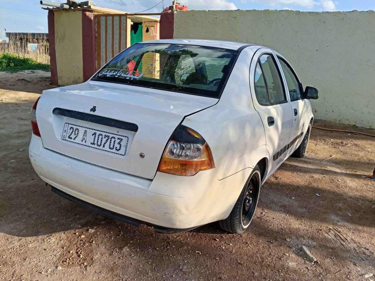 السلام عليكم اخوان سياره طيبه موديل 12رقم دولي بسمي مكينه وكير تبريد شغال حداديه خير  من الله تخم تاير جواهه سعره 35 وبيه مجال ***********
