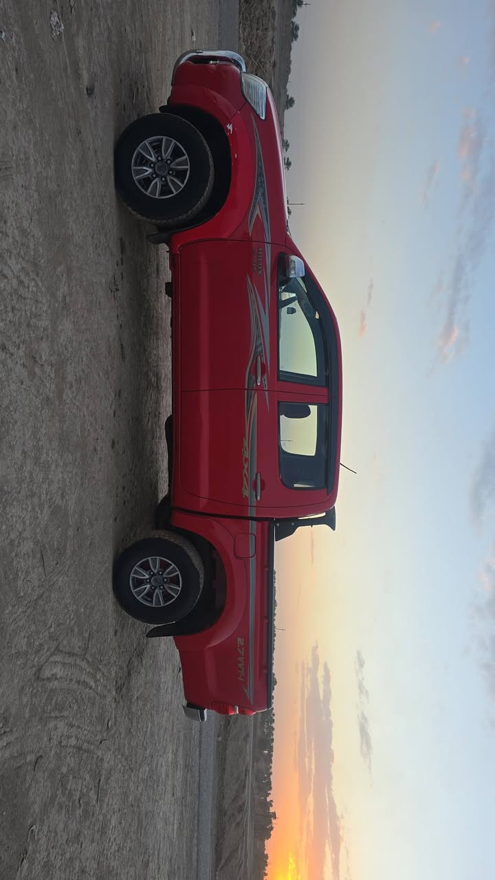 السلام عليكم 
تويوتا هايلوكس 2015  كير اوتوماتيك  رقم بغداد باسمي تحويل ثاني يوم كير و حرك مكفول بيها مكانات صبغ مثل ما مبين بالسونار . 
*********** رقم صاحب العجلة
