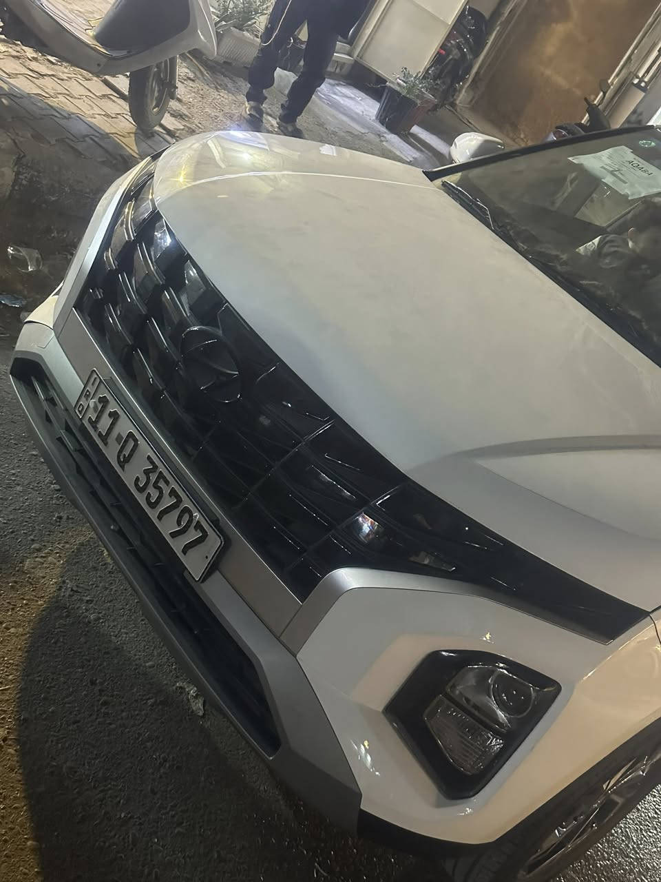 سلام عليكم ورحمة اللة وبركاته هونداي كريتا موديل 2024 سيارة بعدة زيرو ماشيةً8000مكفولة من كلشي سيارة جديدة الرقم تلفون ***********مكان سيارة بغداد شارع حيفا
